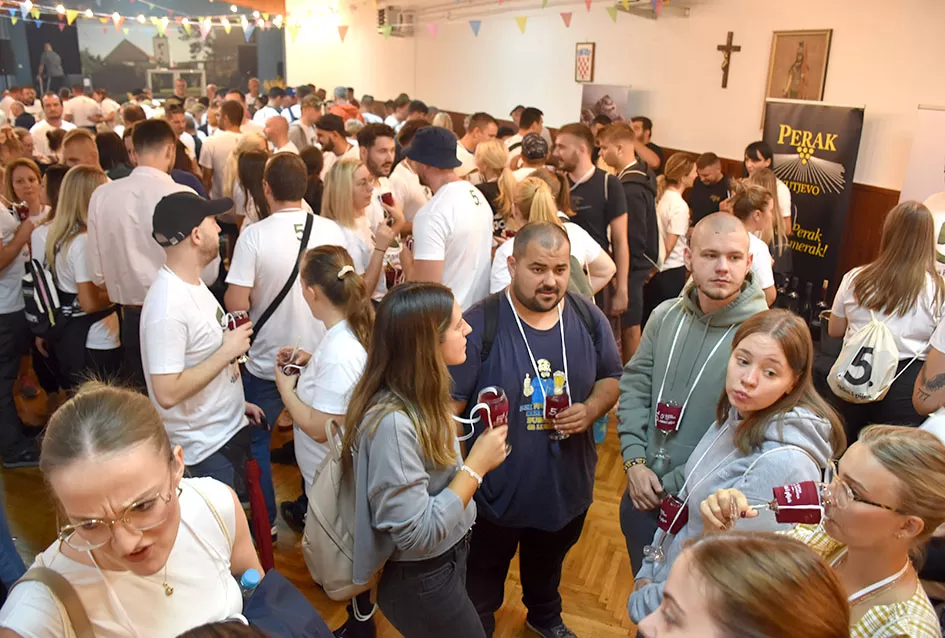 (FOTOGALERIJA) ”Ideš i piješ” umjesto u vinogorju održana u Vatrogasnom domu