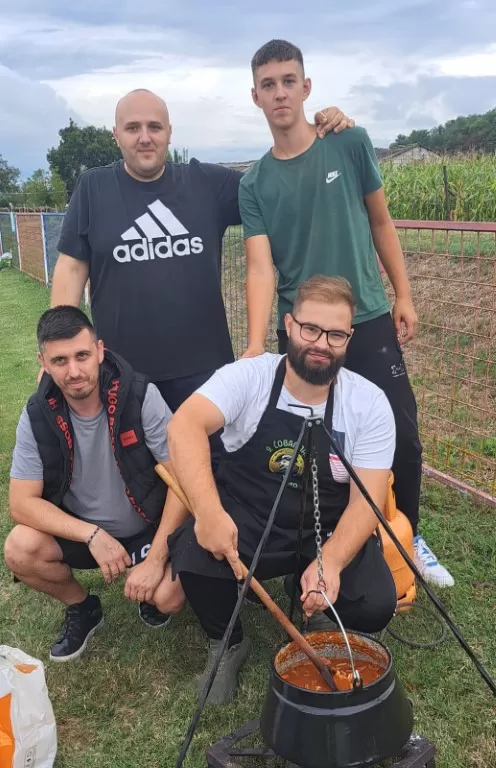Slatinjanke iz Donjeg Slatnika skuhale najbolji čobanac u Tomici: „Uz sve što treba stavile smo u čobanac i obilje ljubavi“
