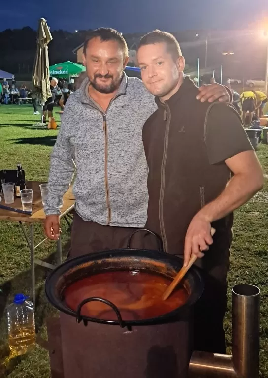 Slatinjanke iz Donjeg Slatnika skuhale najbolji čobanac u Tomici: „Uz sve što treba stavile smo u čobanac i obilje ljubavi“