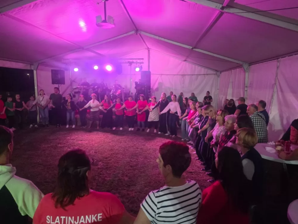 Slatinjanke iz Donjeg Slatnika skuhale najbolji čobanac u Tomici: „Uz sve što treba stavile smo u čobanac i obilje ljubavi“
