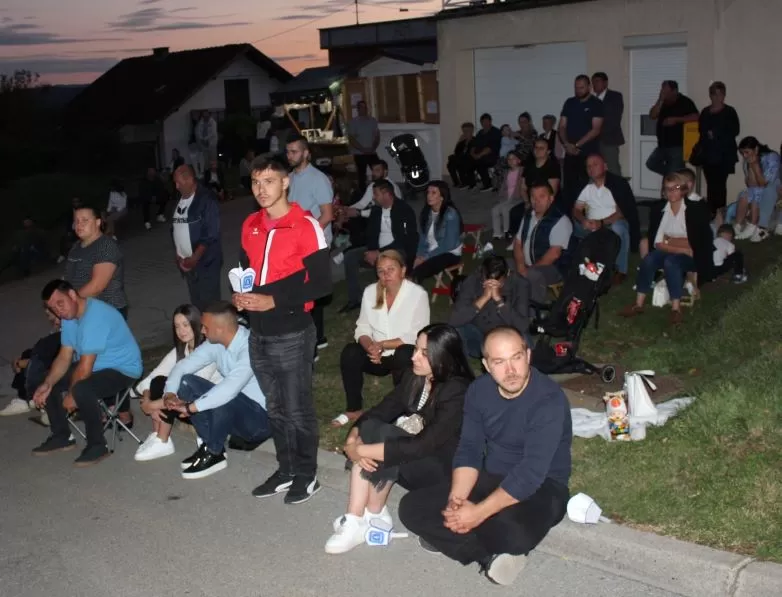 (FOTOGALERIJA) Središnjim euharistijskim slavljem i zavjetnom procesijom završena jubilejska Devetnica Gospi od Suza