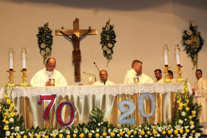 (FOTOGALERIJA) Središnjim euharistijskim slavljem i zavjetnom procesijom završena jubilejska Devetnica Gospi od Suza