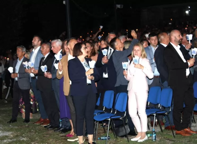 (FOTOGALERIJA) Središnjim euharistijskim slavljem i zavjetnom procesijom završena jubilejska Devetnica Gospi od Suza