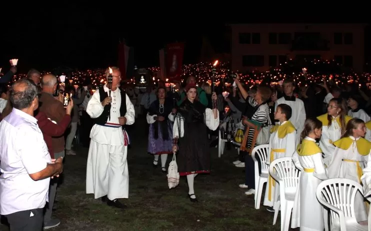 (FOTOGALERIJA) Središnjim euharistijskim slavljem i zavjetnom procesijom završena jubilejska Devetnica Gospi od Suza