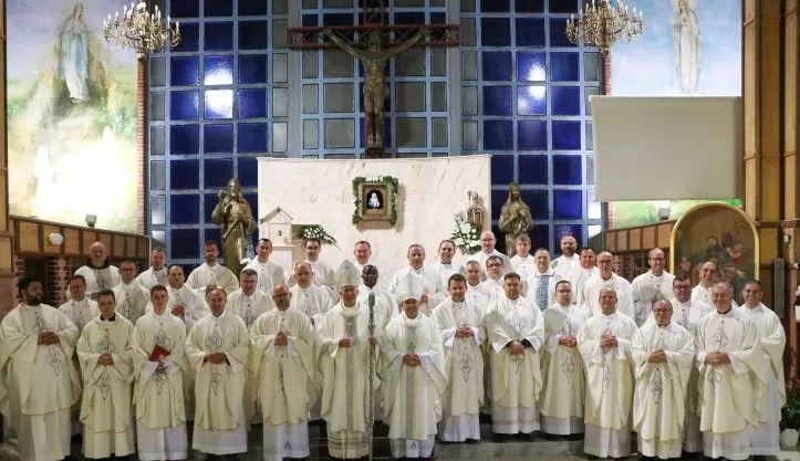 (FOTOGALERIJA) Središnjim euharistijskim slavljem i zavjetnom procesijom završena jubilejska Devetnica Gospi od Suza