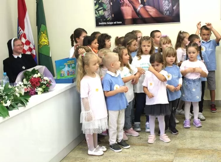 Održano predstavljanje slikovnice ʼMajčine suze-vrelo naše radostiʼ 