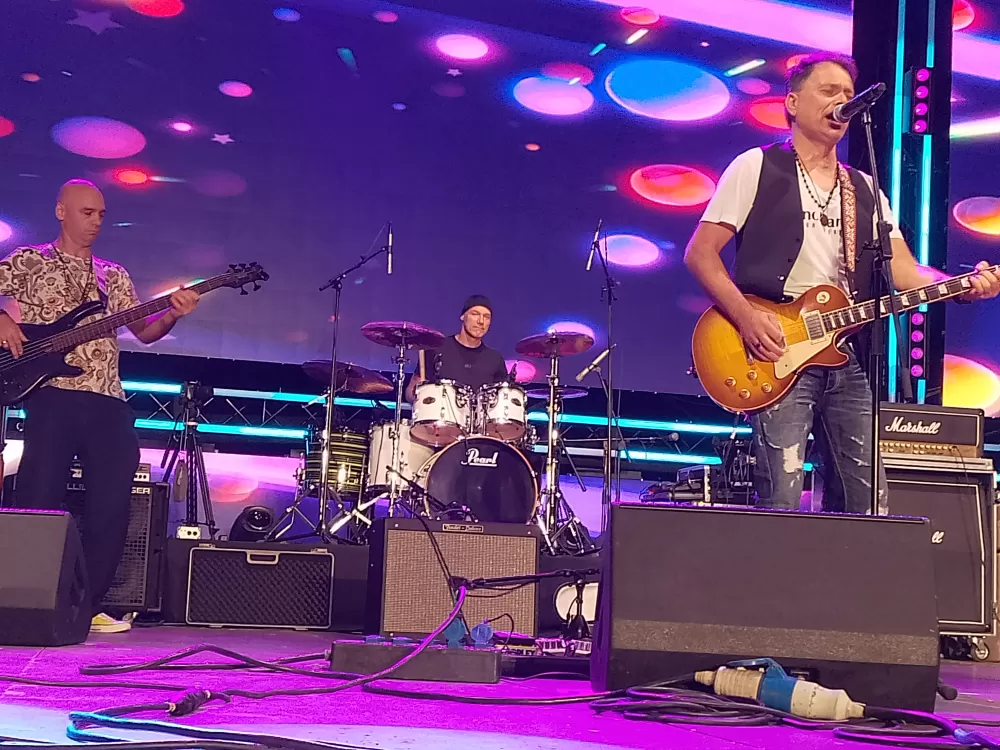 ZAVRŠIO 9. SLAVONIJA FEST CMC 200 - Oduševile mlade rock snage i Denis&Denis