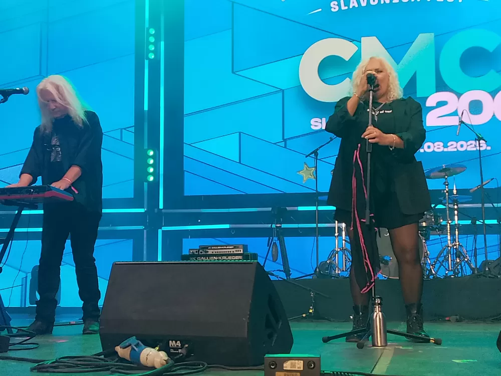 ZAVRŠIO 9. SLAVONIJA FEST CMC 200 - Oduševile mlade rock snage i Denis&Denis