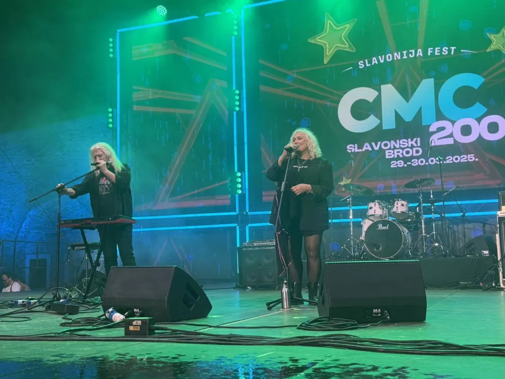 ZAVRŠIO 9. SLAVONIJA FEST CMC 200 - Oduševile mlade rock snage i Denis&Denis