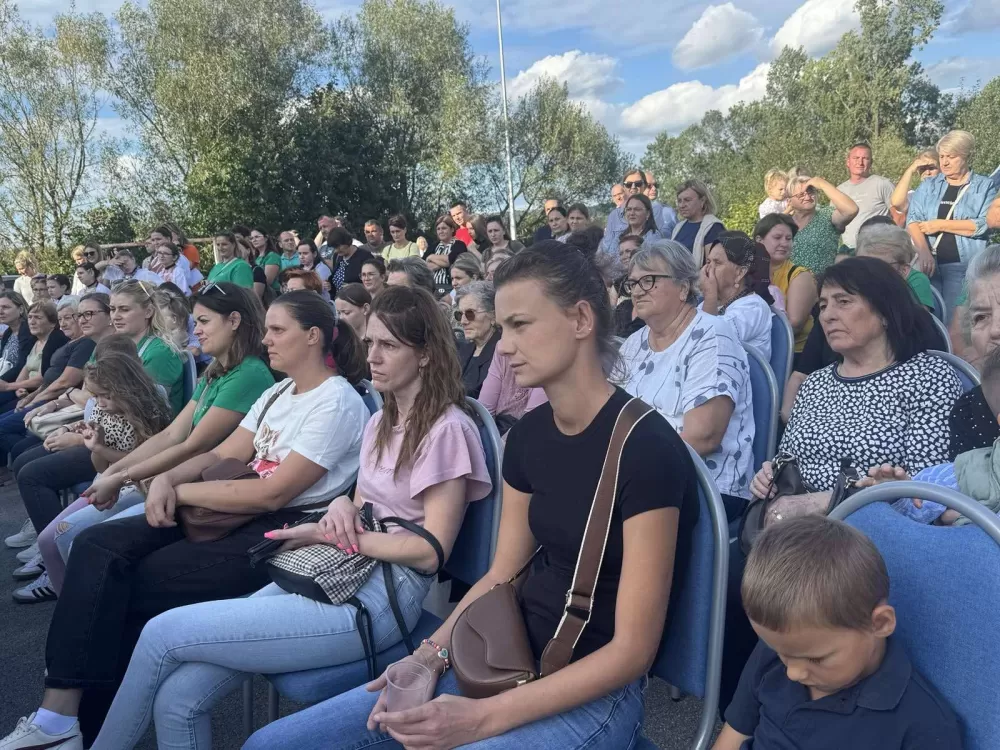 (FOTOGALERIJA) 2. Dječja folklorna manifestacija:  Mladi čuvari tradicije ponosno predstavljali tradiciju svoga kraja 
