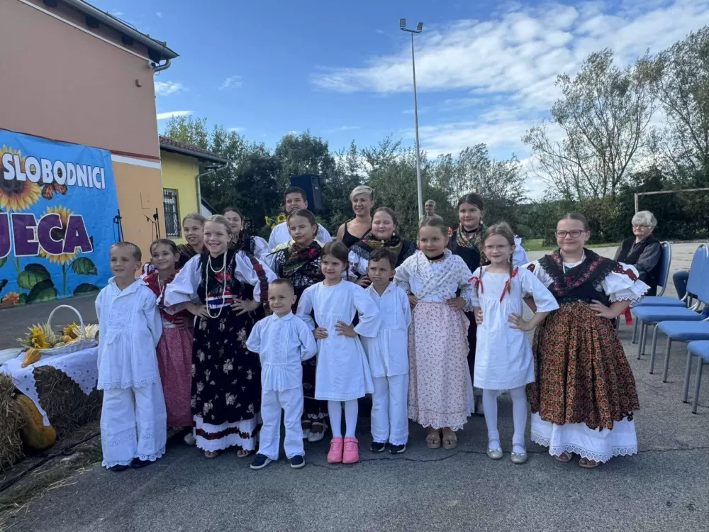 (FOTOGALERIJA) 2. Dječja folklorna manifestacija:  Mladi čuvari tradicije ponosno predstavljali tradiciju svoga kraja 