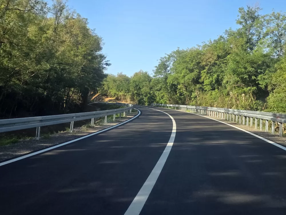 Radovi na rekonstukciji prometnice nakon 2,5 godine završeni: Srediniom rujna otvara se cesta Rešetari – Baćin dol  