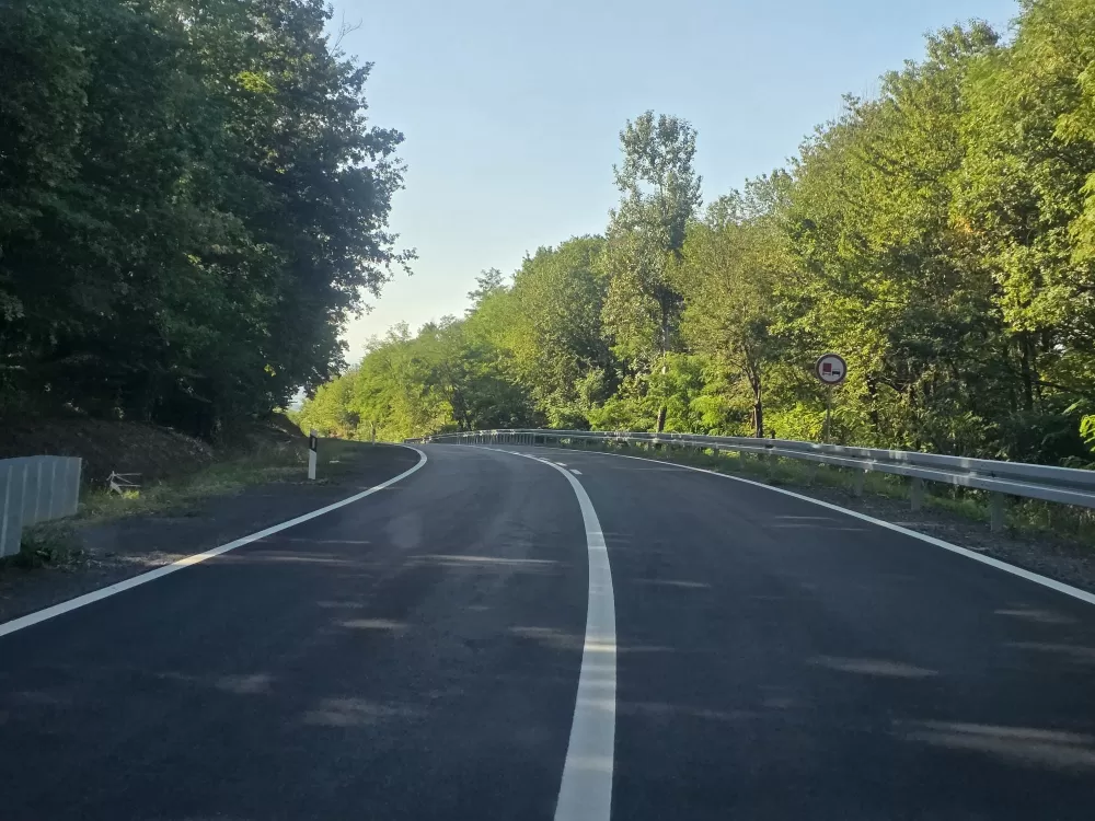 Radovi na rekonstukciji prometnice nakon 2,5 godine završeni: Srediniom rujna otvara se cesta Rešetari – Baćin dol  