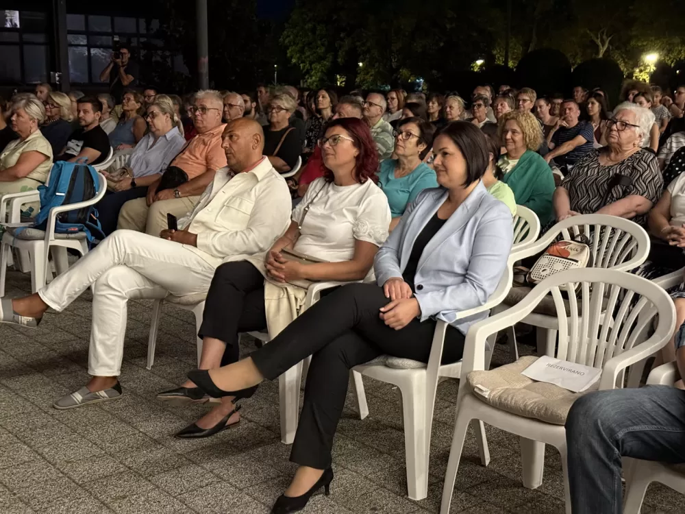 Uspješno otvoren 18. Festival amaterskih kazališta – Prva večer obilježena izvedbom predstave „Narikače“