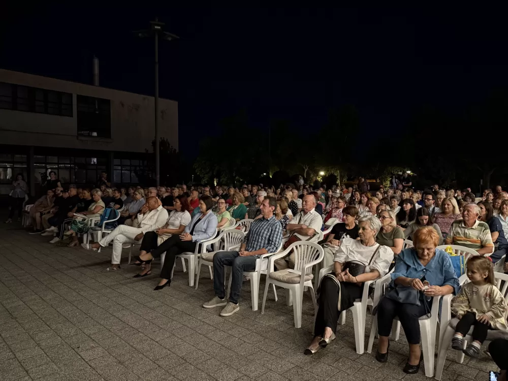 Uspješno otvoren 18. Festival amaterskih kazališta – Prva večer obilježena izvedbom predstave „Narikače“