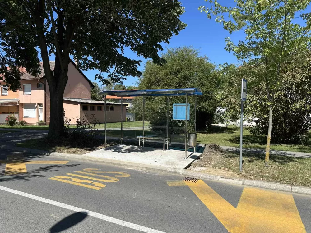 U tijeku ugradnja novih autobusnih nadstrešnica u Slavonskom Brodu