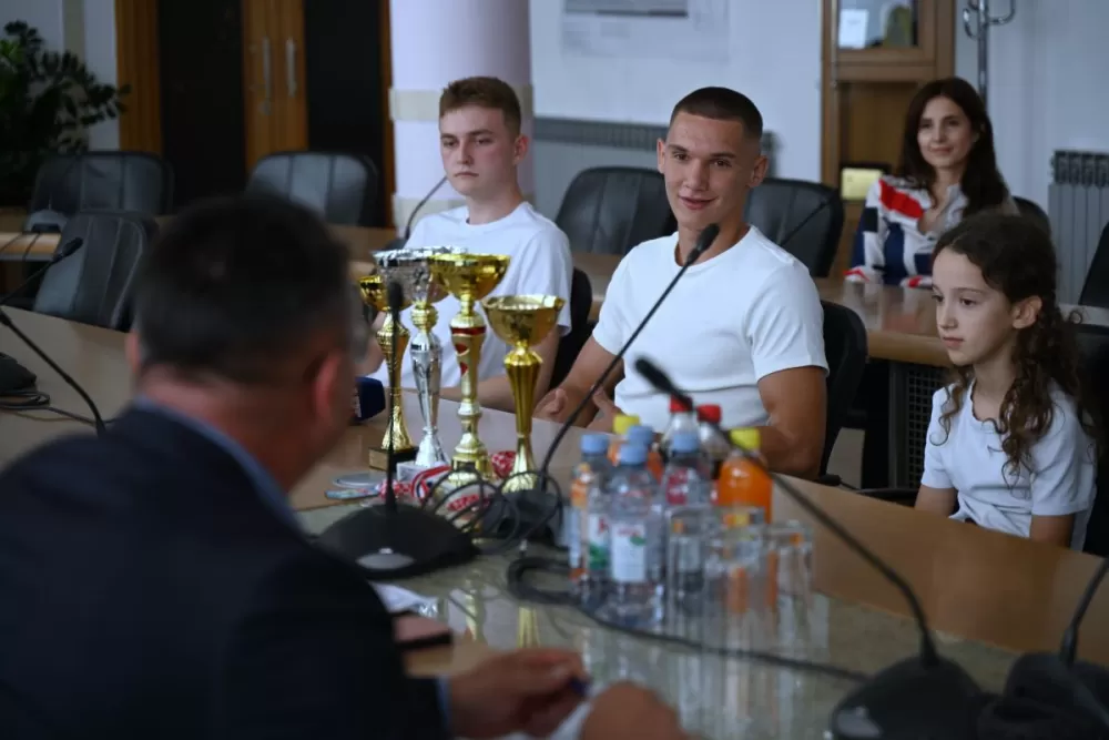 Župan održao prijem za izvrsne učenike i sportaše s područja Brodsko-posavske županije