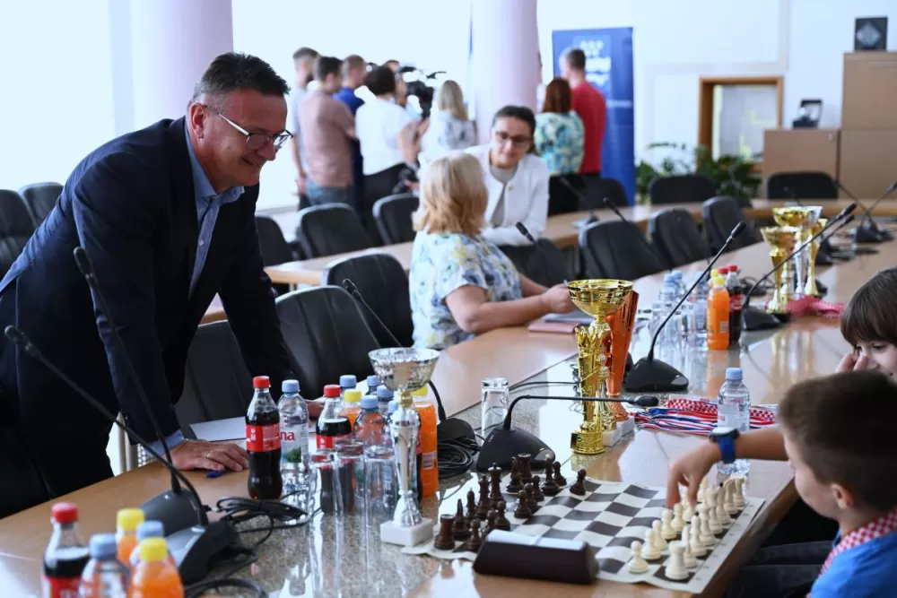Župan održao prijem za izvrsne učenike i sportaše s područja Brodsko-posavske županije
