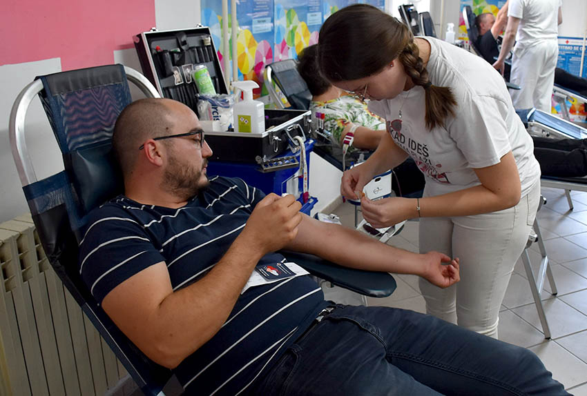 TRODNEVNA AKCIJA DARIVANJA KRVI U POŽEŠKOM CRVENOM KRIŽU: Ponovo izuzetan odaziv [FOTO]