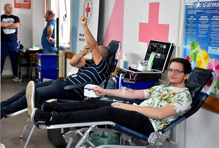 TRODNEVNA AKCIJA DARIVANJA KRVI U POŽEŠKOM CRVENOM KRIŽU: Ponovo izuzetan odaziv [FOTO]