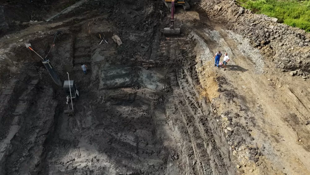 (FOTO-VIDEO) Radovi na izgradnji uređaja za pročišćavanje otpadnih voda Cerovac i Granje u poodmakloj su fazi – rok je do kraja tekuće godine