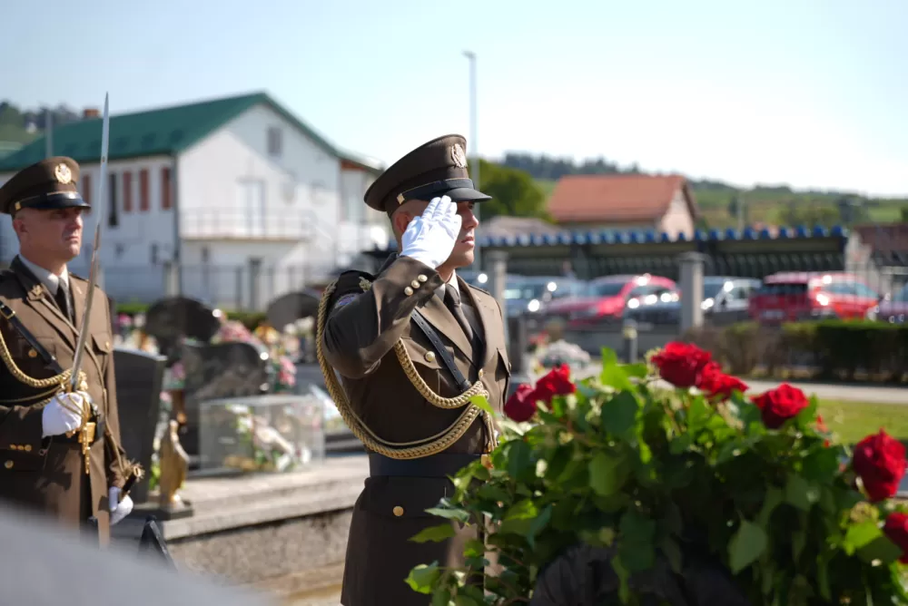 Uz pripadnike Počasno zaštitne bojne u Kutjevu visoki dužnosnici položili vijence i zapalili svijeće na Groblju sv. Marka 