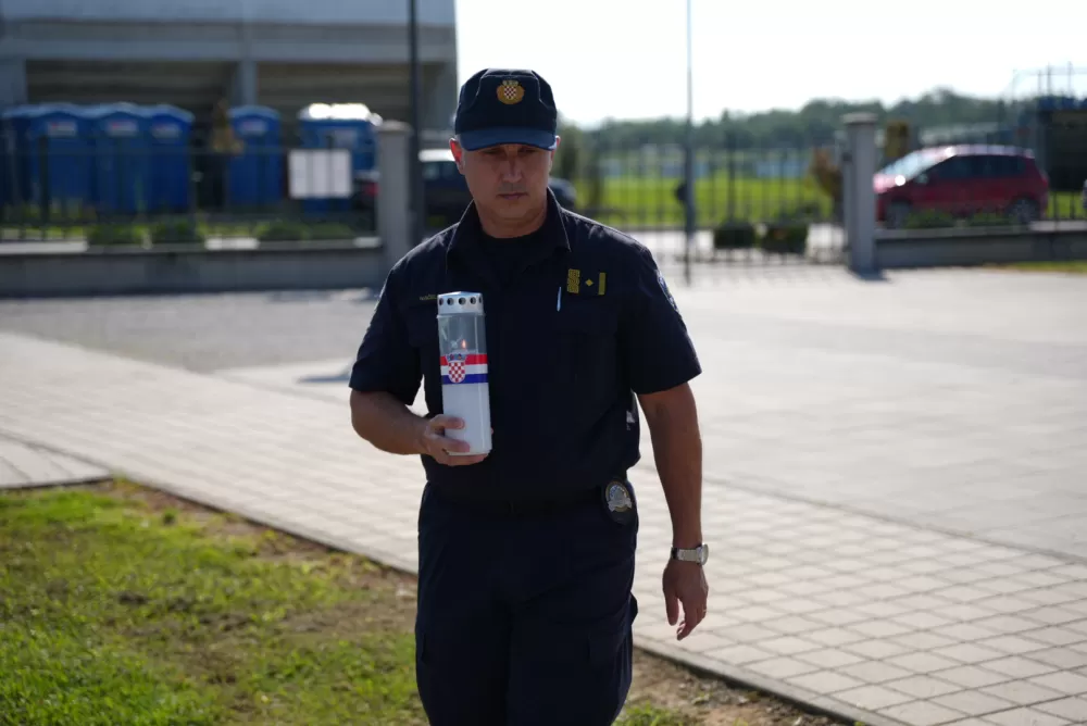 Uz pripadnike Počasno zaštitne bojne u Kutjevu visoki dužnosnici položili vijence i zapalili svijeće na Groblju sv. Marka 