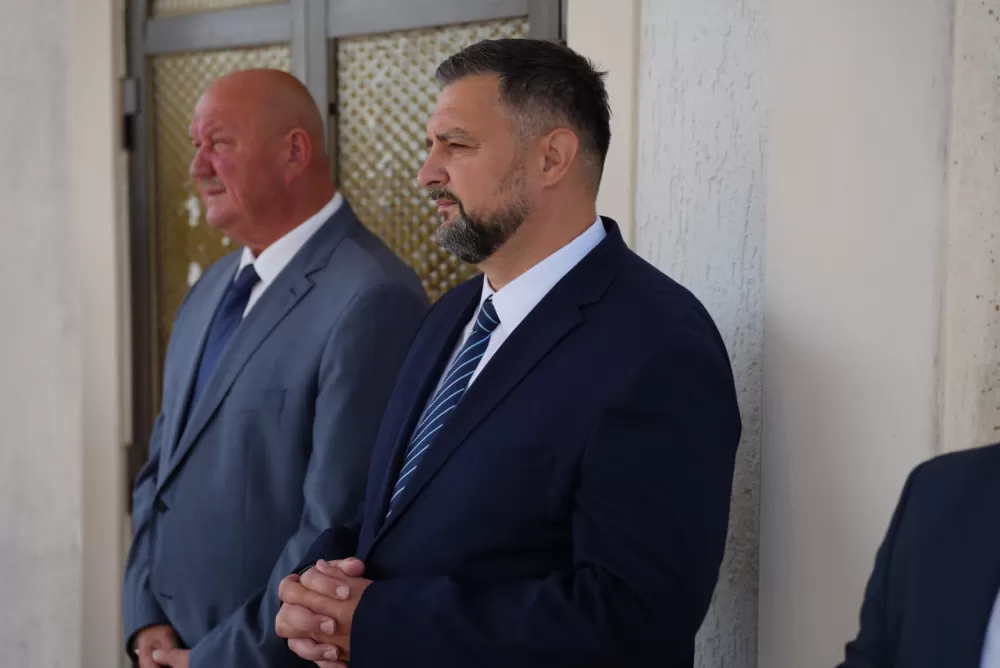 Uz pripadnike Počasno zaštitne bojne u Kutjevu visoki dužnosnici položili vijence i zapalili svijeće na Groblju sv. Marka 