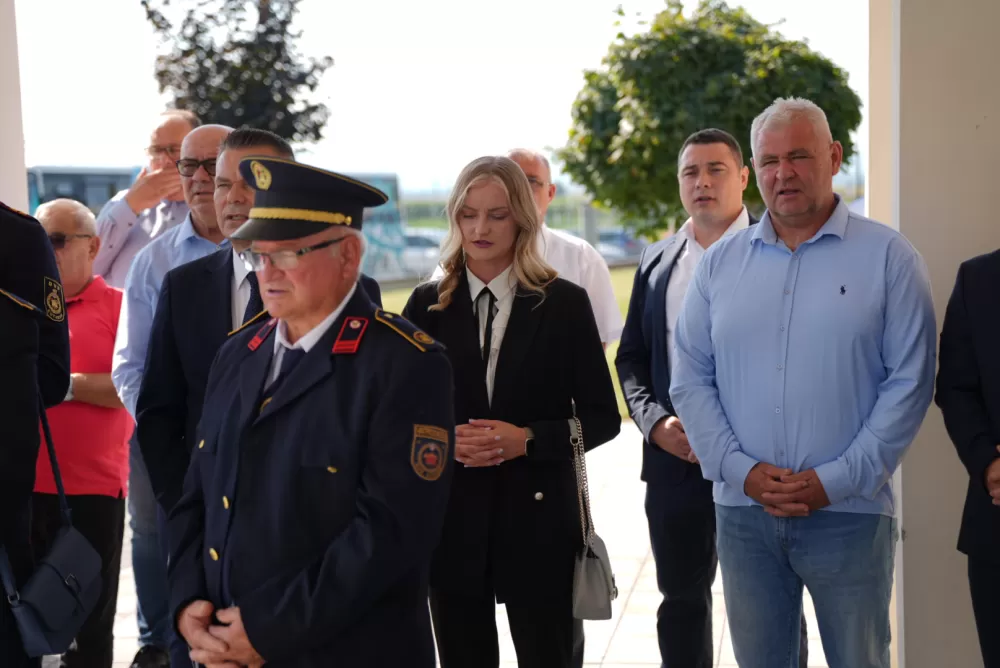 Uz pripadnike Počasno zaštitne bojne u Kutjevu visoki dužnosnici položili vijence i zapalili svijeće na Groblju sv. Marka 