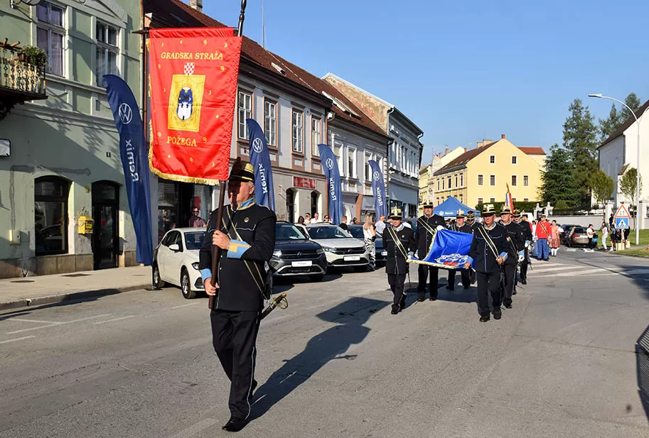 (FOTOGALERIJA) SVEČANA FESTIVALSKA POVORKA ULICAMA GRADA: Pokazana ljepta baštine koja krasi Požešku kotlinu