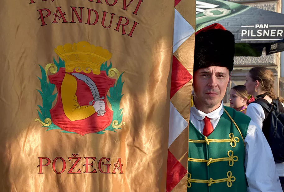 (FOTOGALERIJA) SVEČANA FESTIVALSKA POVORKA ULICAMA GRADA: Pokazana ljepta baštine koja krasi Požešku kotlinu