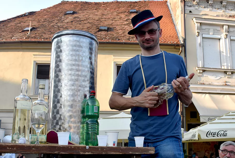 (FOTOGALERIJA) SVEČANA FESTIVALSKA POVORKA ULICAMA GRADA: Pokazana ljepta baštine koja krasi Požešku kotlinu