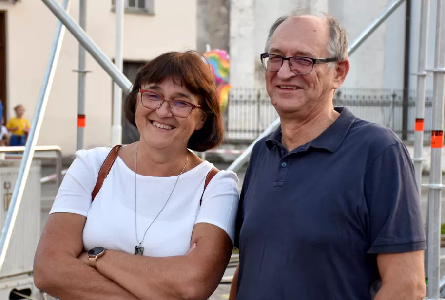 Za najgizdaviju Šokicu izabrana Angela Butorac iz Starih Mikanovaca, prvu pratilju Eva Svjetličić iz Jakšića, a drugu Veronika Mataić iz Starog Topolja