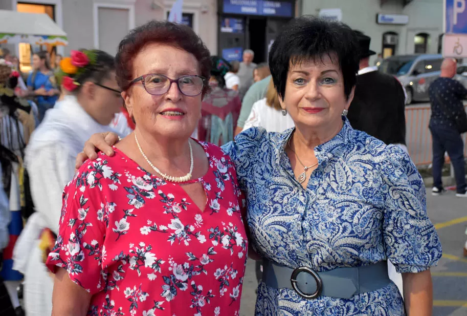 Za najgizdaviju Šokicu izabrana Angela Butorac iz Starih Mikanovaca, prvu pratilju Eva Svjetličić iz Jakšića, a drugu Veronika Mataić iz Starog Topolja