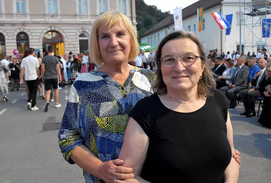 Za najgizdaviju Šokicu izabrana Angela Butorac iz Starih Mikanovaca, prvu pratilju Eva Svjetličić iz Jakšića, a drugu Veronika Mataić iz Starog Topolja