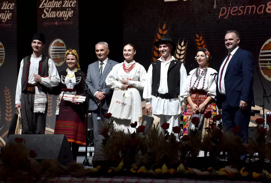 Veronika Mataić iz Starog Topolja izabrana za drugu pratilju najgizdavije Šokice u Požegi