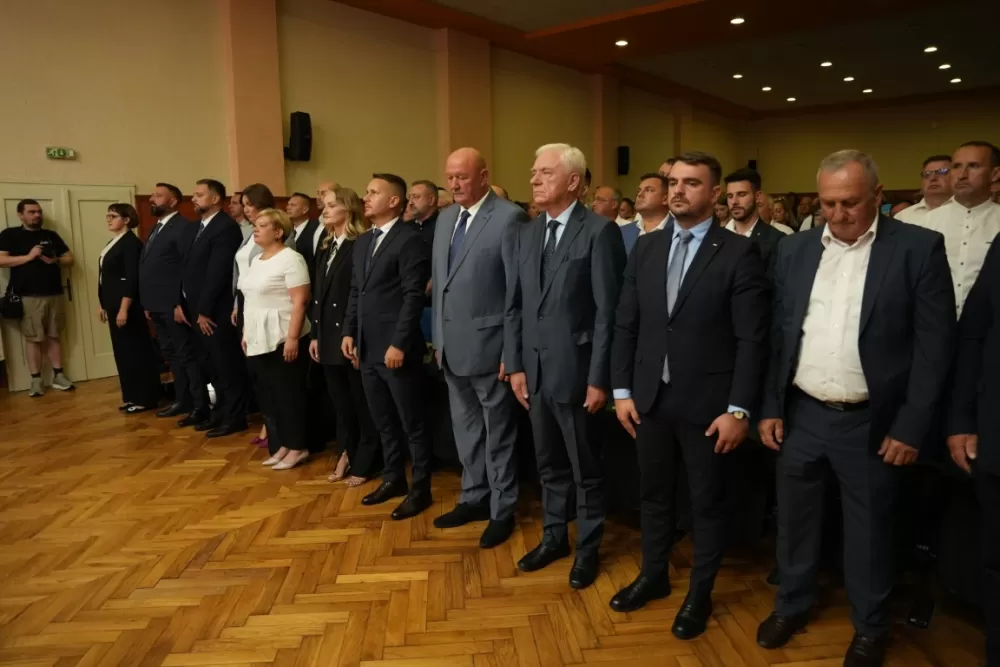 Mladi brodsko-posavski općinski načelnici i među njima jedan malo stariji na proslavi Dana grada Kutjeva