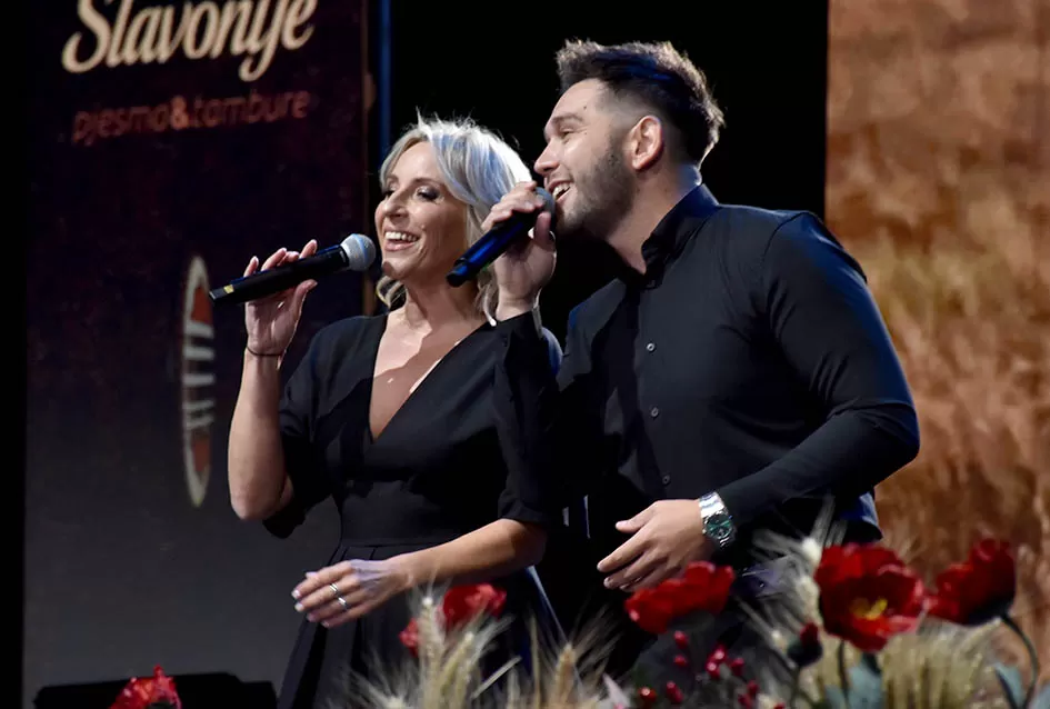 (FOTOGALERIJA) Festivalski koncert u čast Ćiri Gašparcu- obitelji plaketa zahvale za njegov doprinos glazbenoj baštini