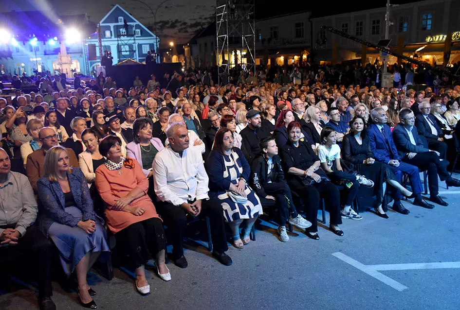 (FOTOGALERIJA) Festivalski koncert u čast Ćiri Gašparcu- obitelji plaketa zahvale za njegov doprinos glazbenoj baštini