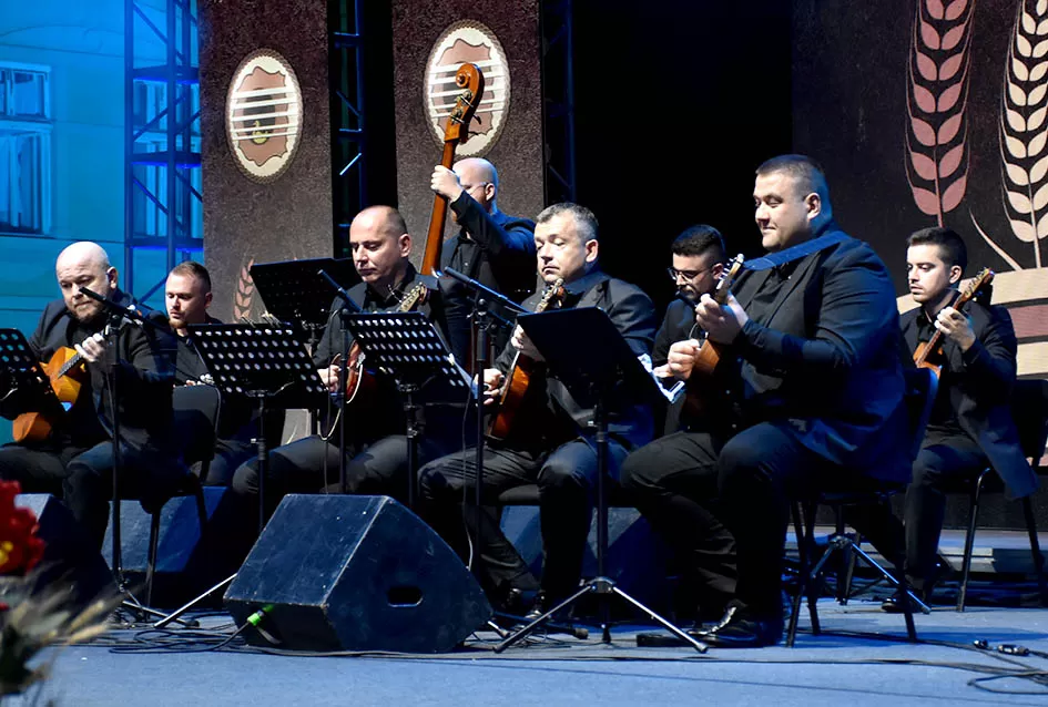 (FOTOGALERIJA) Festivalski koncert u čast Ćiri Gašparcu- obitelji plaketa zahvale za njegov doprinos glazbenoj baštini