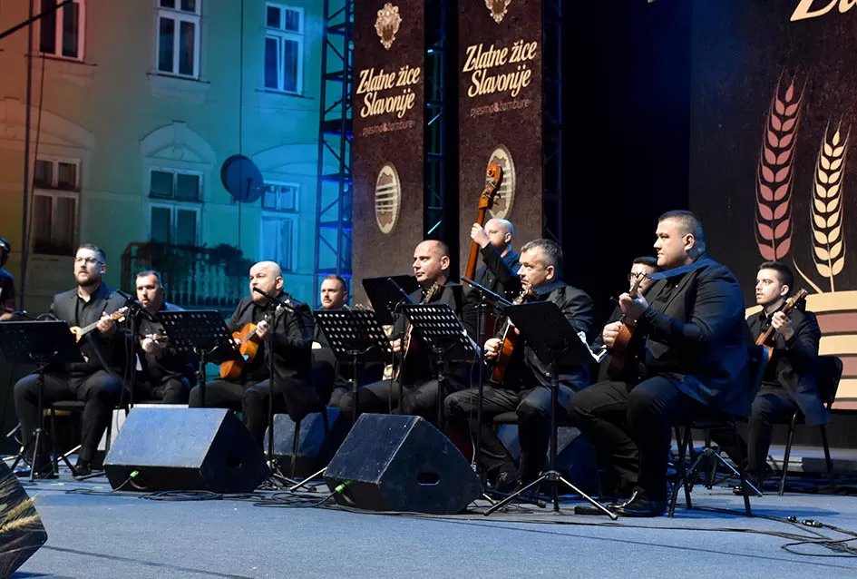 (FOTOGALERIJA) Festivalski koncert u čast Ćiri Gašparcu- obitelji plaketa zahvale za njegov doprinos glazbenoj baštini