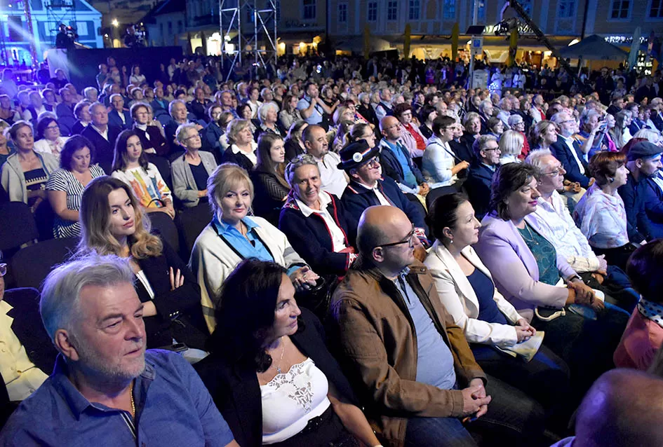 (FOTOGALERIJA) Festivalski koncert u čast Ćiri Gašparcu- obitelji plaketa zahvale za njegov doprinos glazbenoj baštini