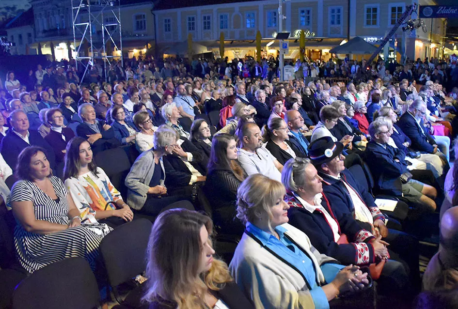 (FOTOGALERIJA) Festivalski koncert u čast Ćiri Gašparcu- obitelji plaketa zahvale za njegov doprinos glazbenoj baštini
