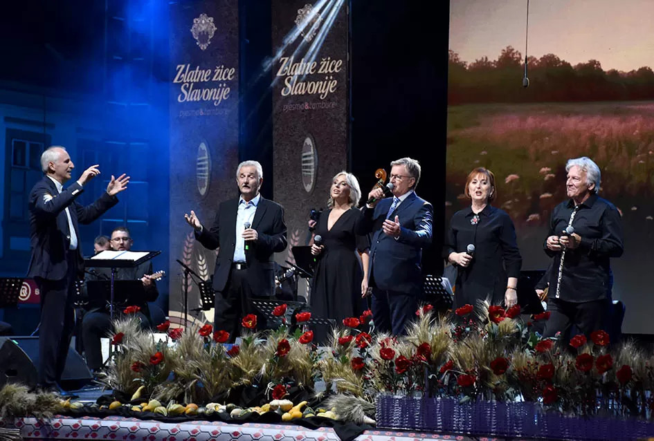 (FOTOGALERIJA) Festivalski koncert u čast Ćiri Gašparcu- obitelji plaketa zahvale za njegov doprinos glazbenoj baštini