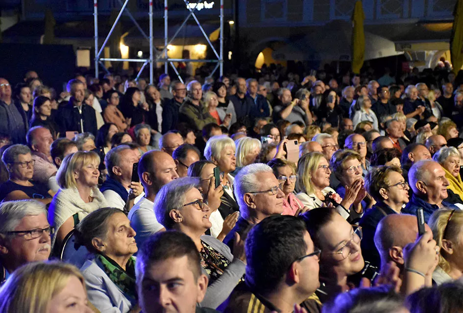 (FOTOGALERIJA) Festivalski koncert u čast Ćiri Gašparcu- obitelji plaketa zahvale za njegov doprinos glazbenoj baštini