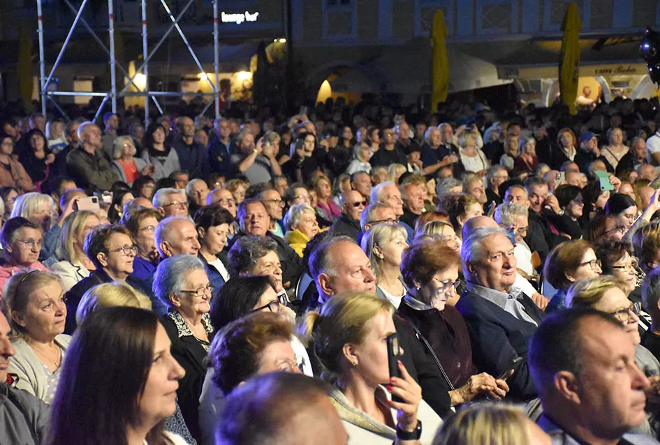 (FOTOGALERIJA) Festivalski koncert u čast Ćiri Gašparcu- obitelji plaketa zahvale za njegov doprinos glazbenoj baštini