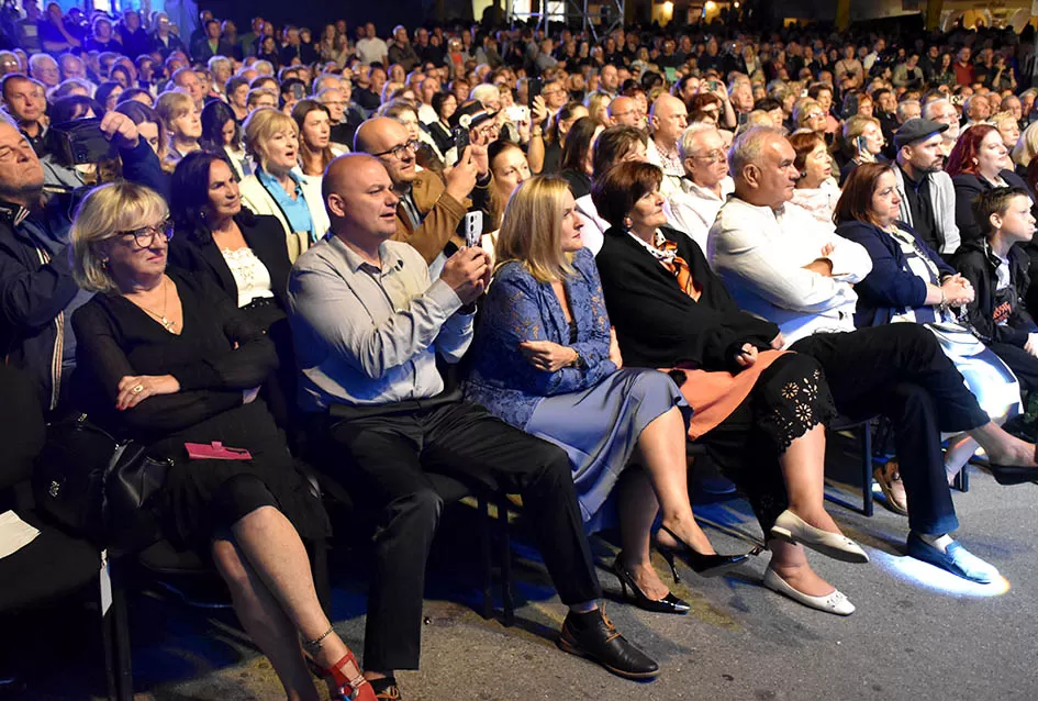 (FOTOGALERIJA) Festivalski koncert u čast Ćiri Gašparcu- obitelji plaketa zahvale za njegov doprinos glazbenoj baštini