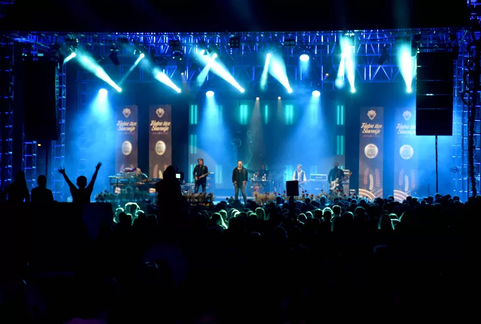 (FOTOGALERIJA) Festivalski koncert u čast Ćiri Gašparcu- obitelji plaketa zahvale za njegov doprinos glazbenoj baštini