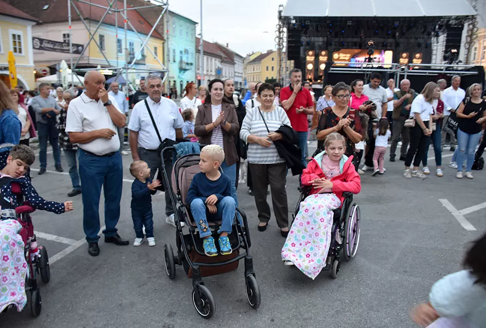 (VELIKA FOTOGALERIJA) Zlatne žice  Slavonije iznjedrile nove tamburaške hitove