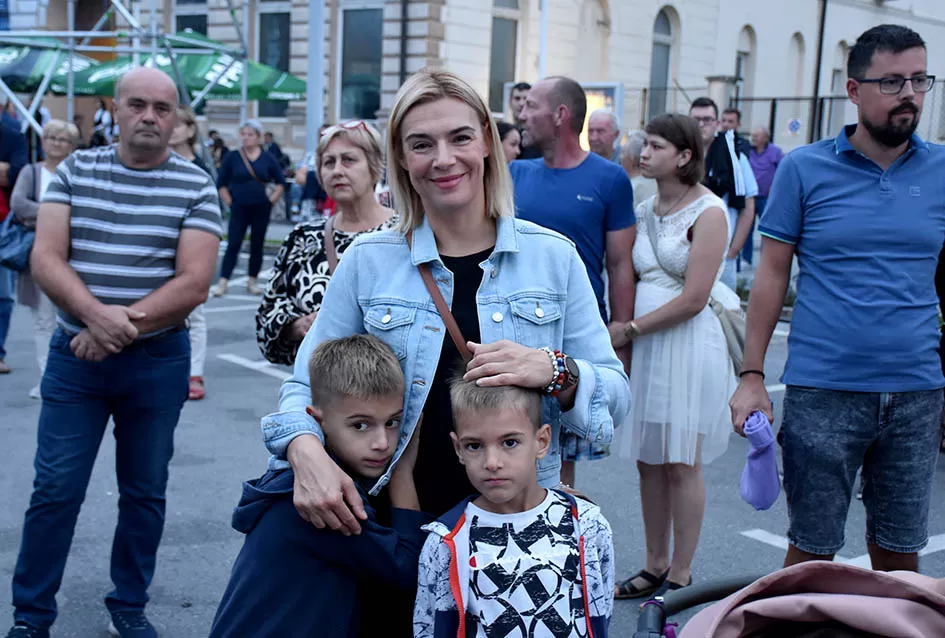 (VELIKA FOTOGALERIJA) Zlatne žice  Slavonije iznjedrile nove tamburaške hitove